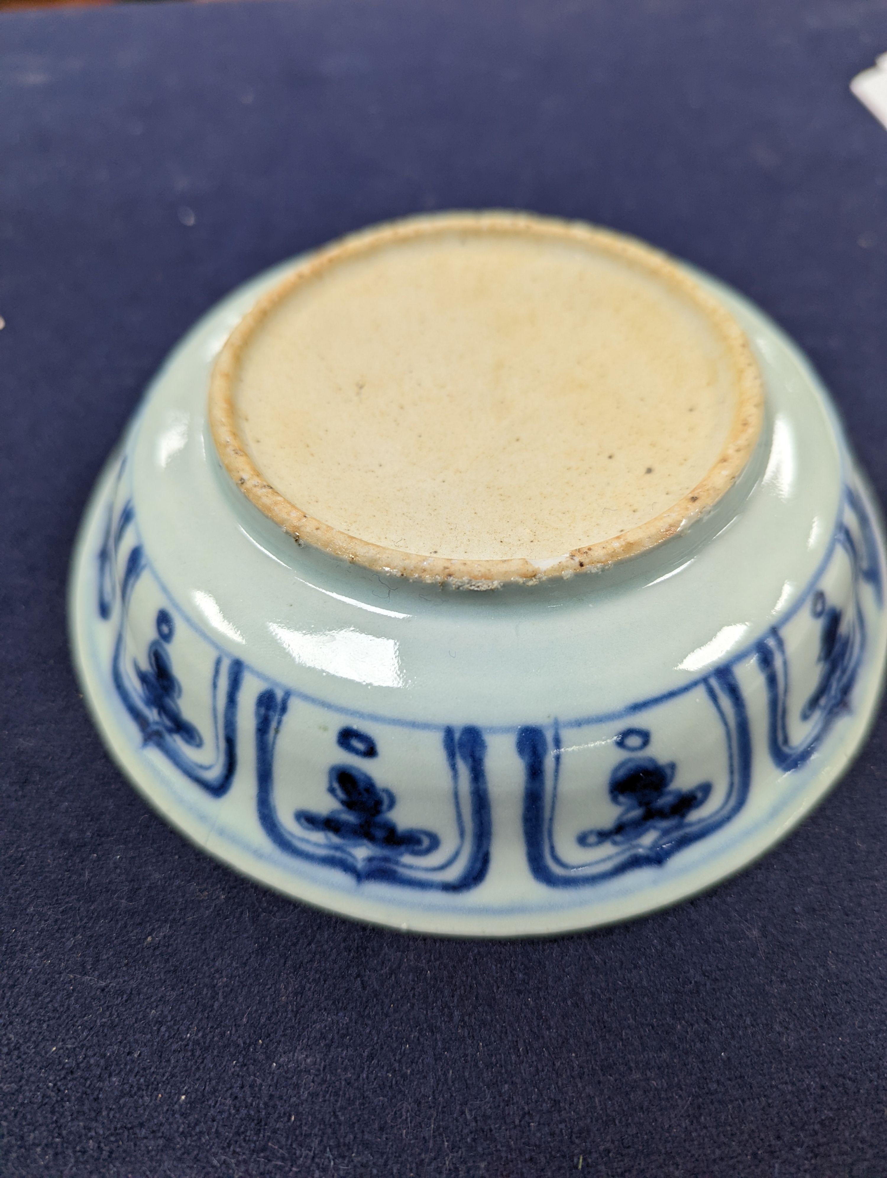 A Chinese blue and white dish, Ming dynasty, 15cm